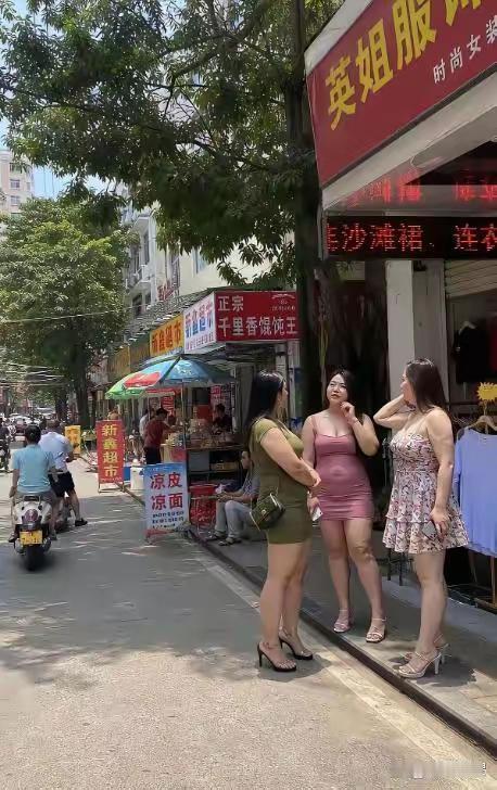 姐三个身材真好[捂脸]
只要自己不尴尬
让别人尴尬去[呲牙][呲牙]