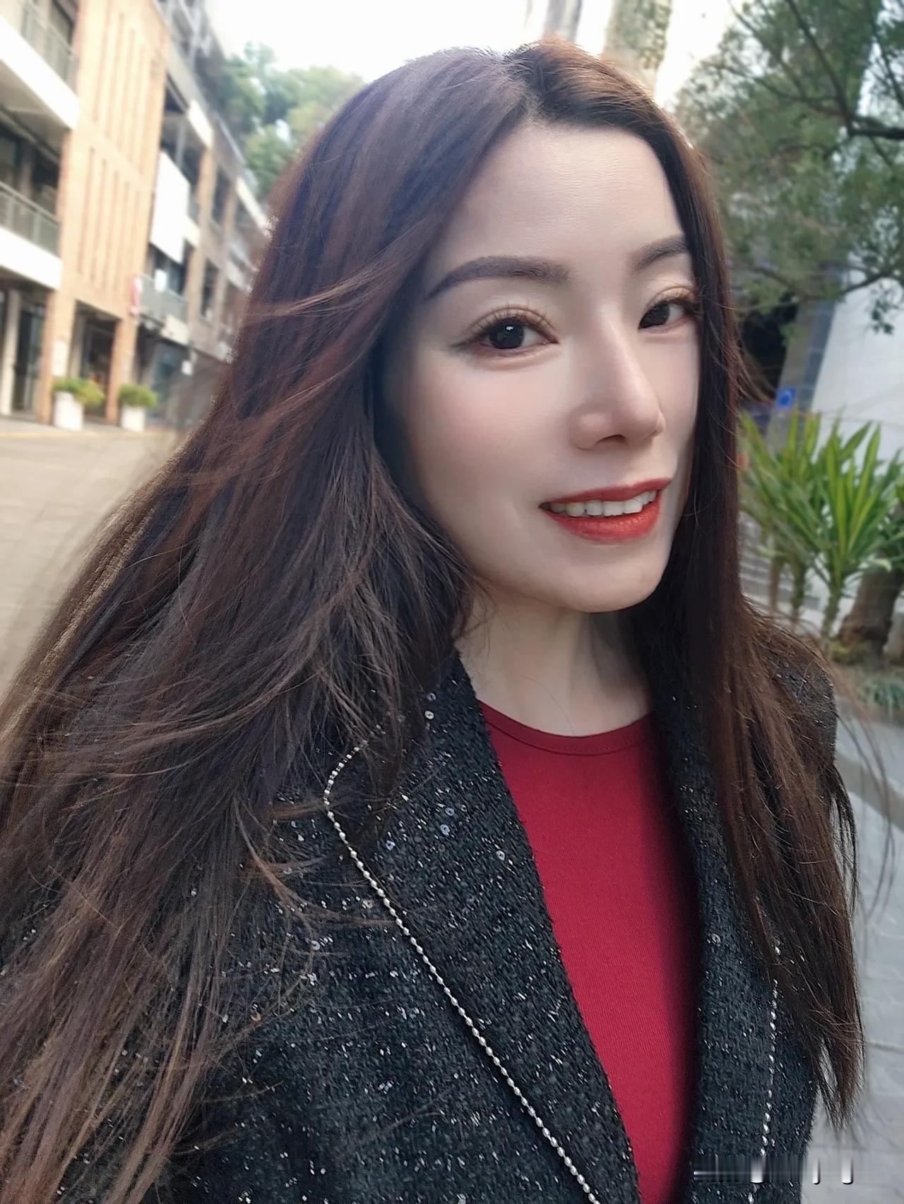 不要让琐事困扰心灵，保持内心的宁静与从容。早安吖🌞愿你眼里有光心中有爱一路向阳