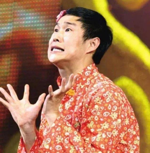 小沈阳疑似与本山传媒解约，引发网友热议。若消息属实，此举或将影响他未来的艺术道路