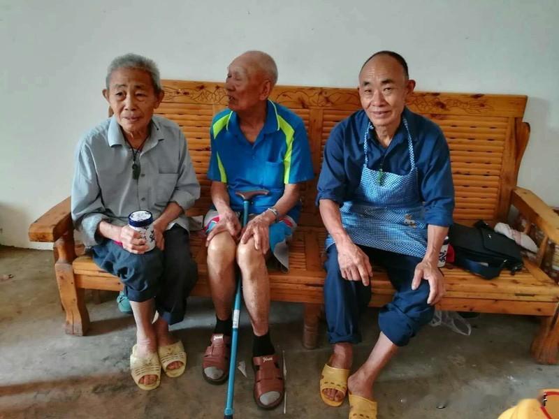 目前我们家4个老人当中也就是爷爷奶奶，外公，外婆只剩我外婆一人了，我外婆是193