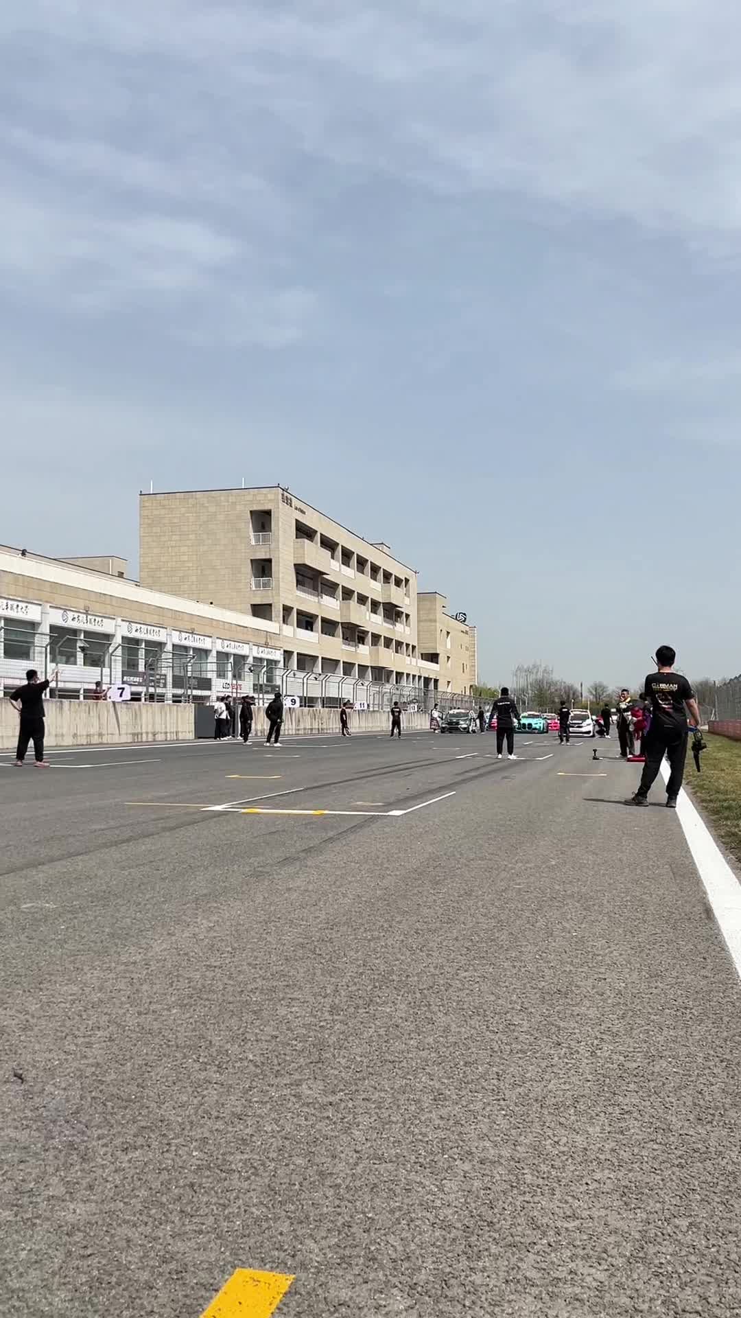 由远及近欣赏M4 GT4