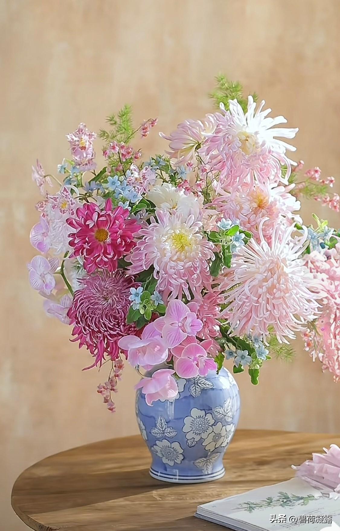 上联：福如东海长流水，
下联：寿比南山不老松。