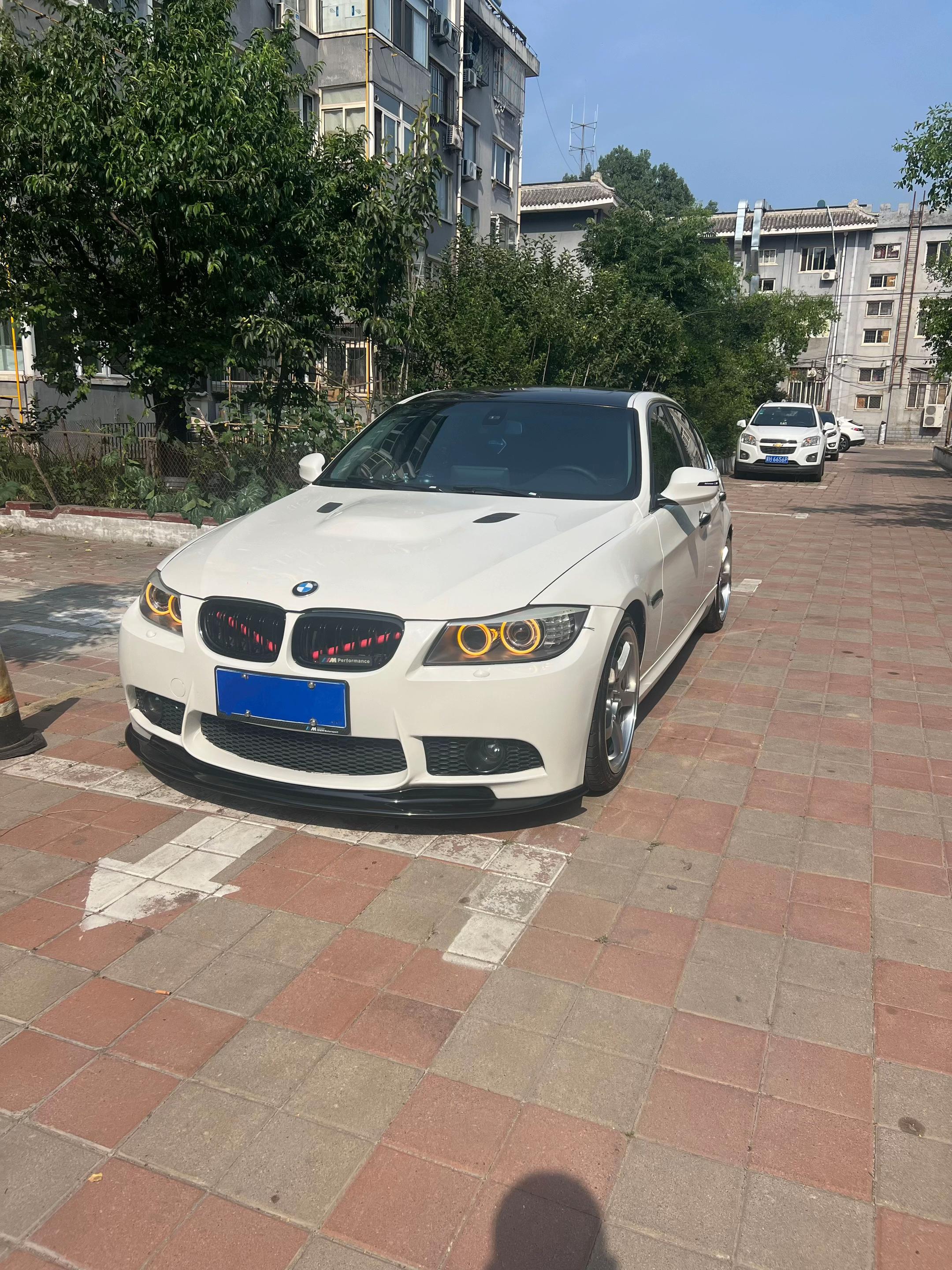 在这个满是大彩电大连屏的时代 你还会选择E90嘛