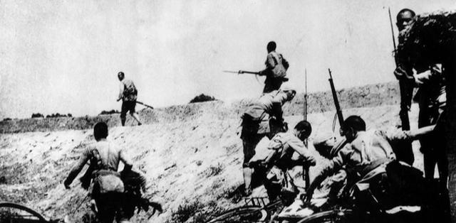 1944年，八路军任远被俘,半夜，他忽然摇醒了正在熟睡的狱友，轻声对他说：“那个