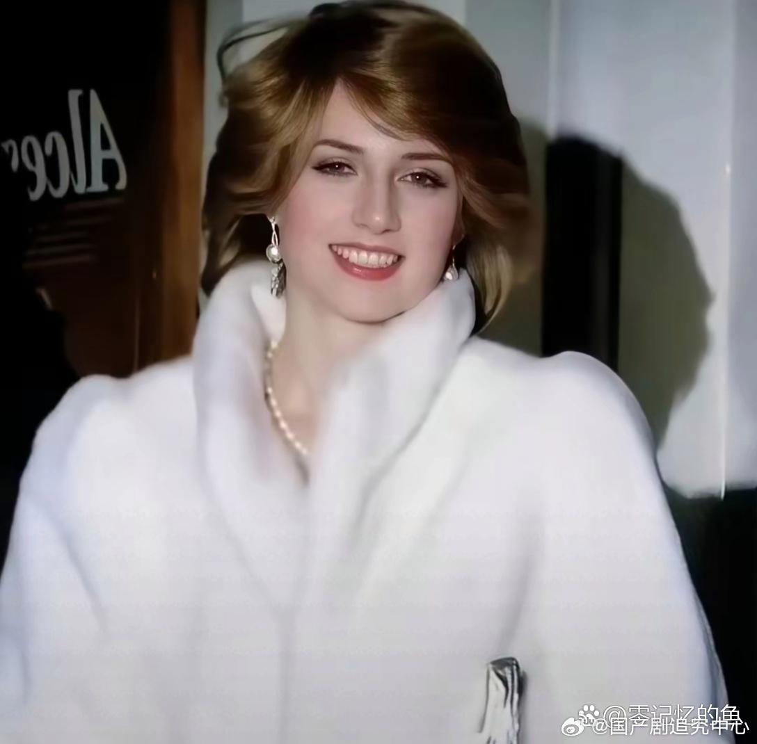 戴安娜年轻的时候是真美呀。 