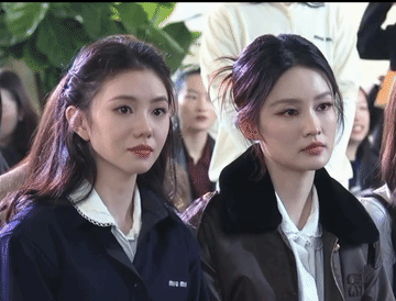 怎么感觉李沁这张脸比张艺谋严选出来的刘浩存的脸还权威！一眼看过去，李沁的脸面部更