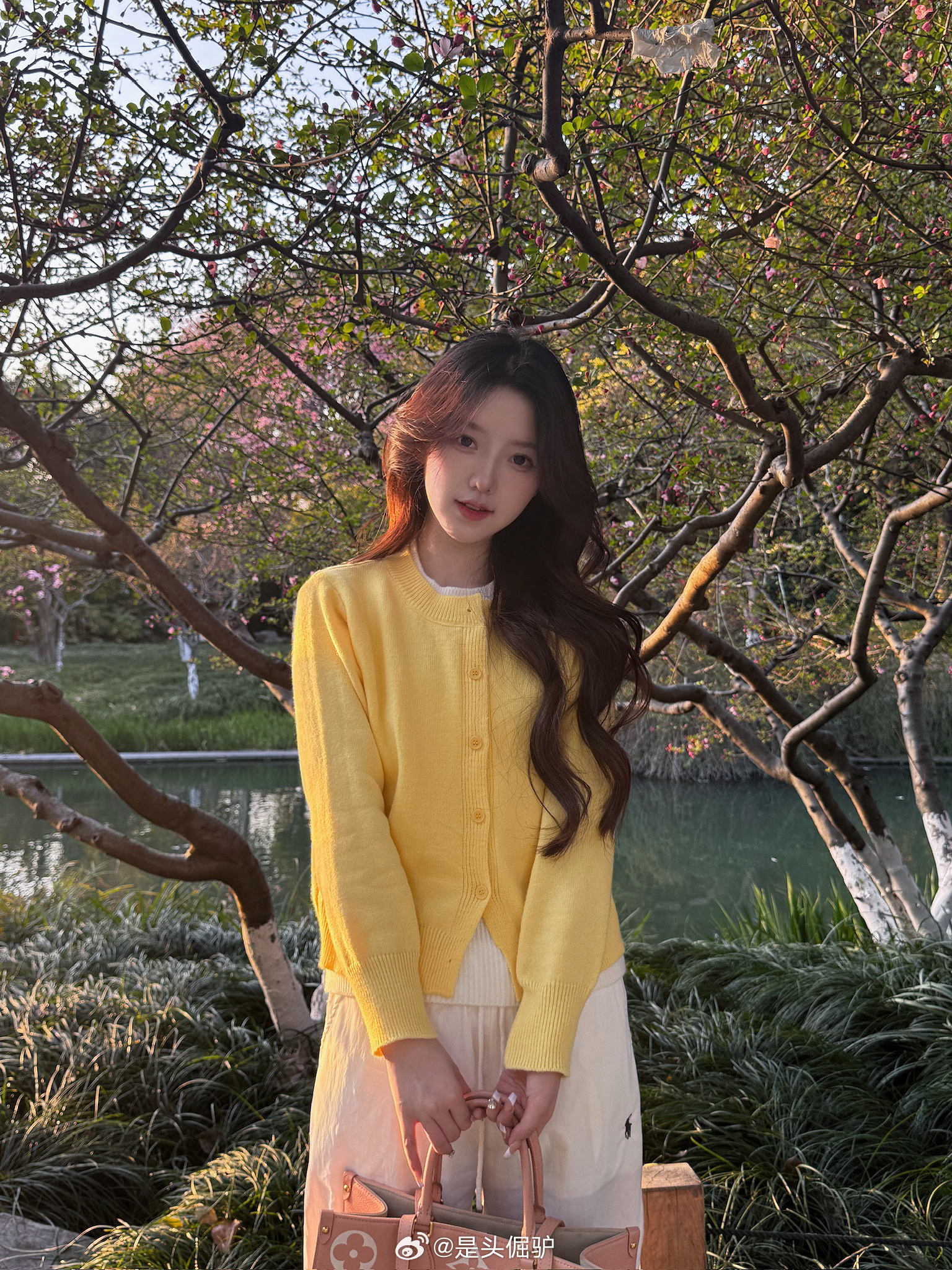 人间四月天 ​​​