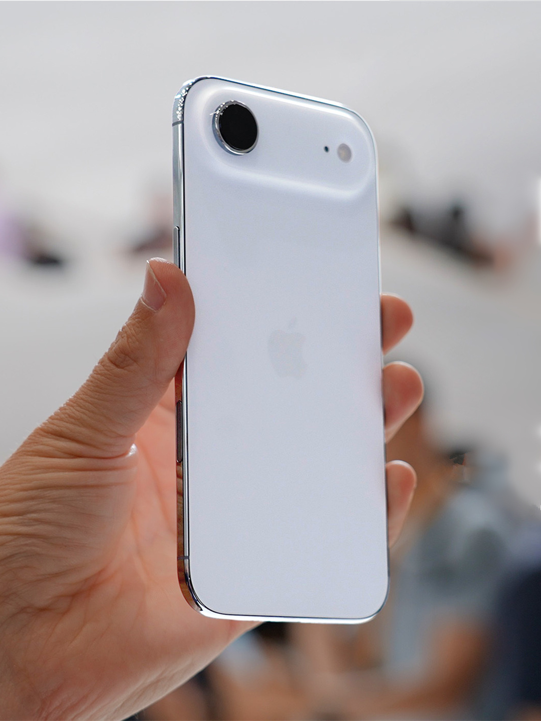 iPhone Air官方价格暴跌2000元 果子的iPhone Air在国内遇冷