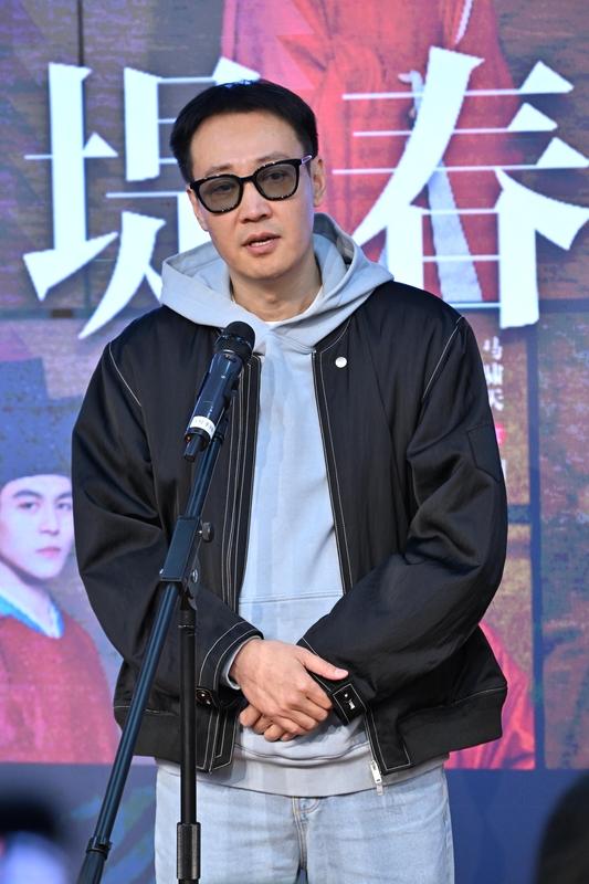 辛柏青再婚这事真是闹得沸沸扬扬！今年5月，相伴30多年的妻子朱媛媛因癌症离世，辛