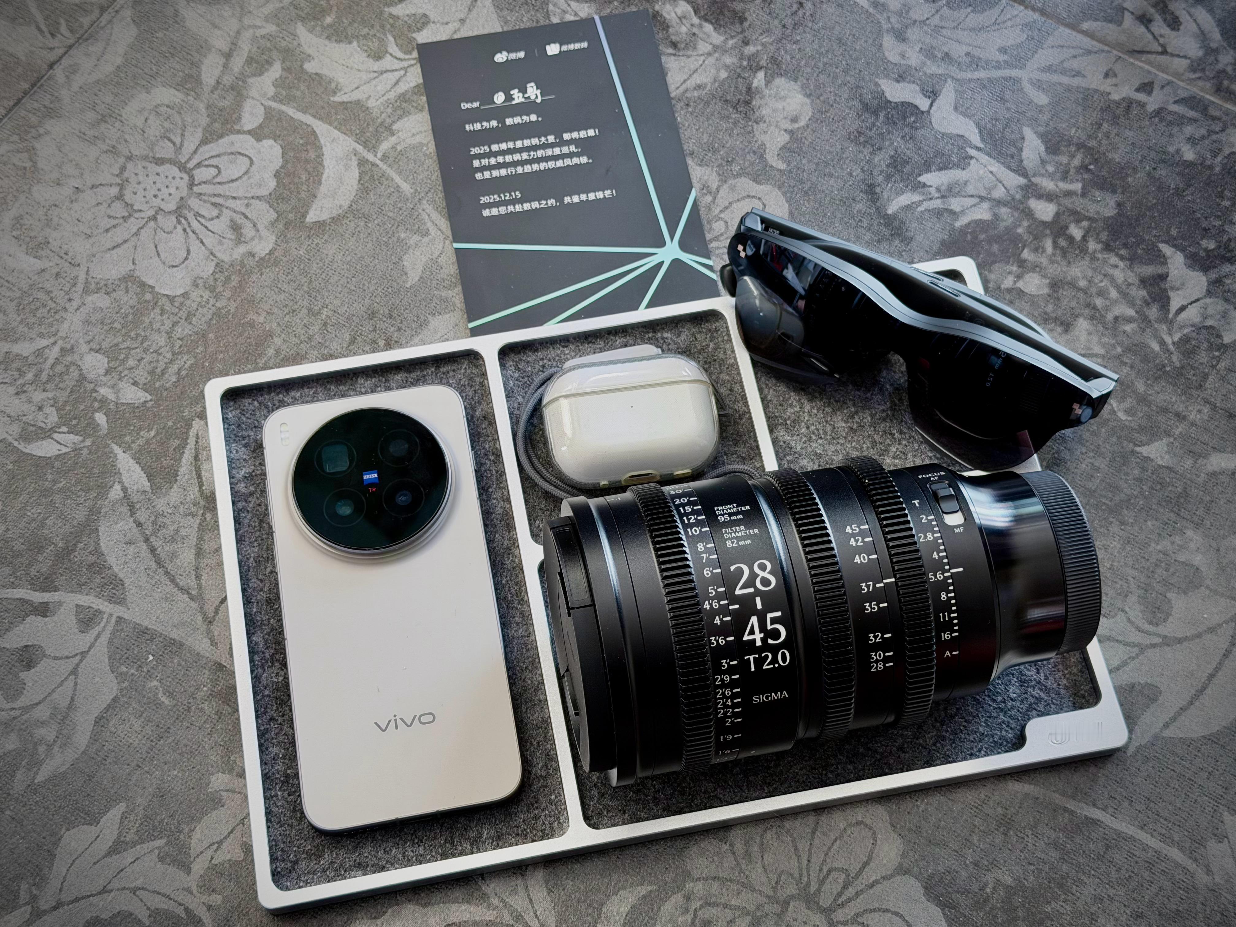 一年一度的微博年度数码大赏 正式开启，今年我是第一次被邀请为评审，收到了一个数码