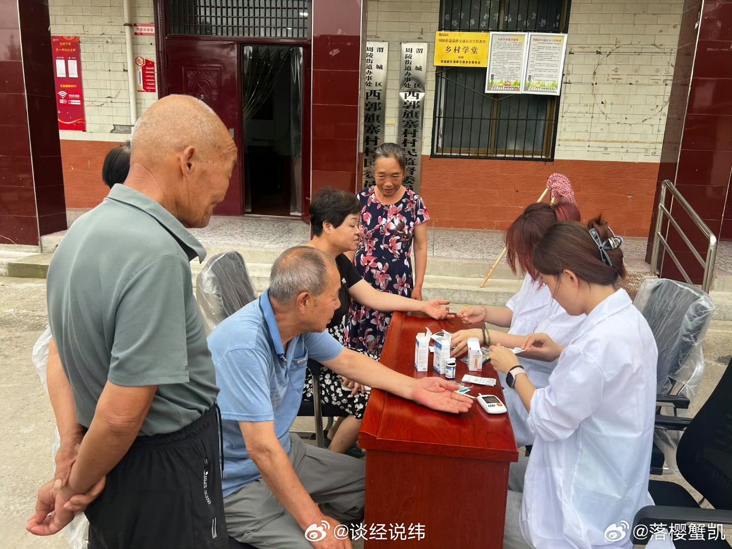 【血糖科普送安康 健康服务暖人心 】陕西财经职业技术学院“晨曦”助老服务队202