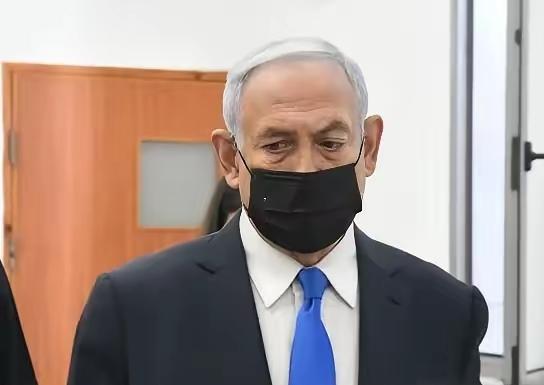 最新消息！以色列总理今天将接受法律的审判

4月12日，在耶路撒冷的法庭中，发生