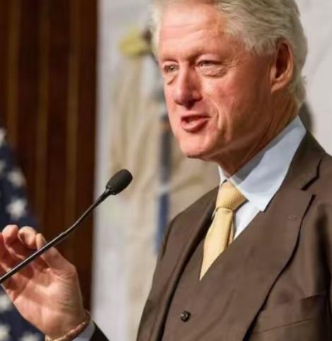 美国前总统克林顿表示：如果中方成为了这个世界的新领袖，那么我希望中方能对美国“手