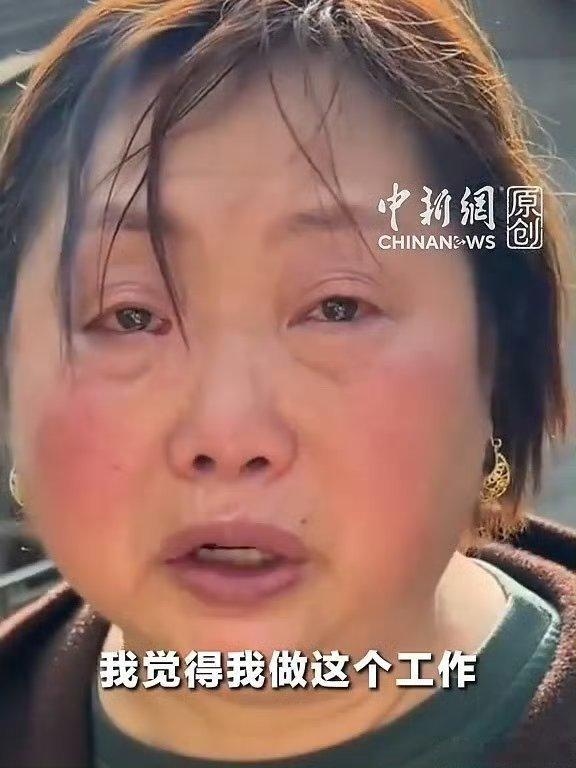 遭网暴女干部展示不到100元耳环现在好多人真的疯了，就一个耳环都能被网暴。别说人