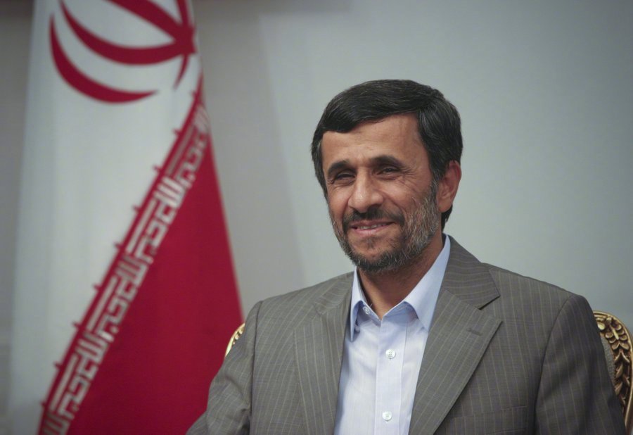 以媒：伊朗前总统内贾德在袭击中丧生 