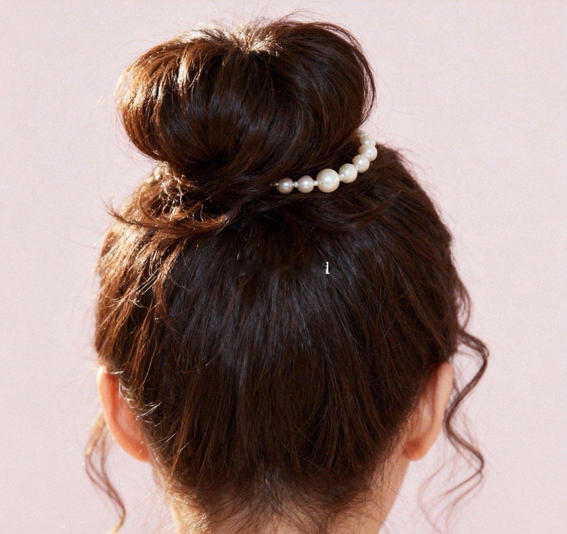 长发女生在冬季穿搭中常面临的烦恼真的是只有长发女生才懂，例如穿着毛衫时静电导致的