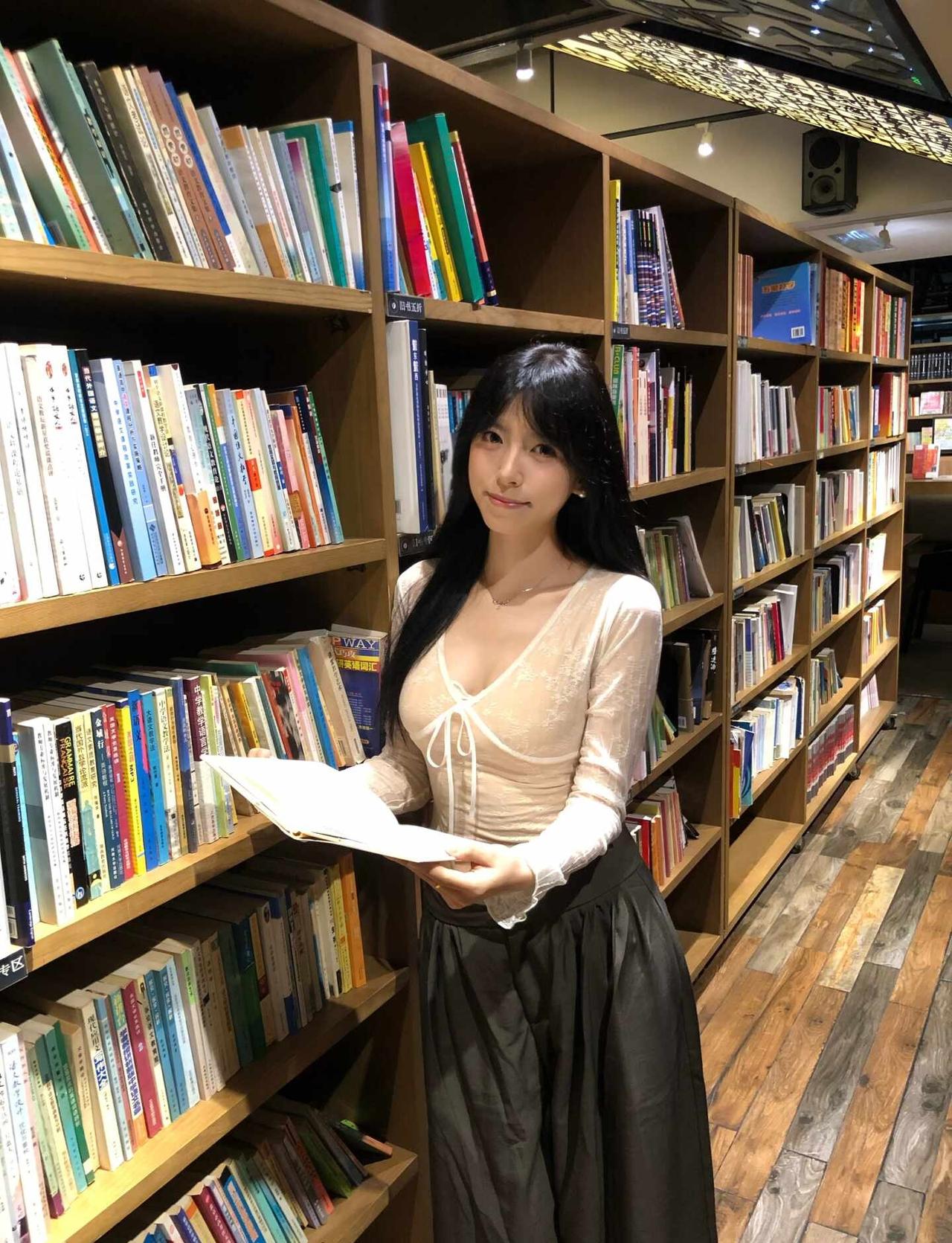 这套和书店好搭～书店拍照 今天穿什么