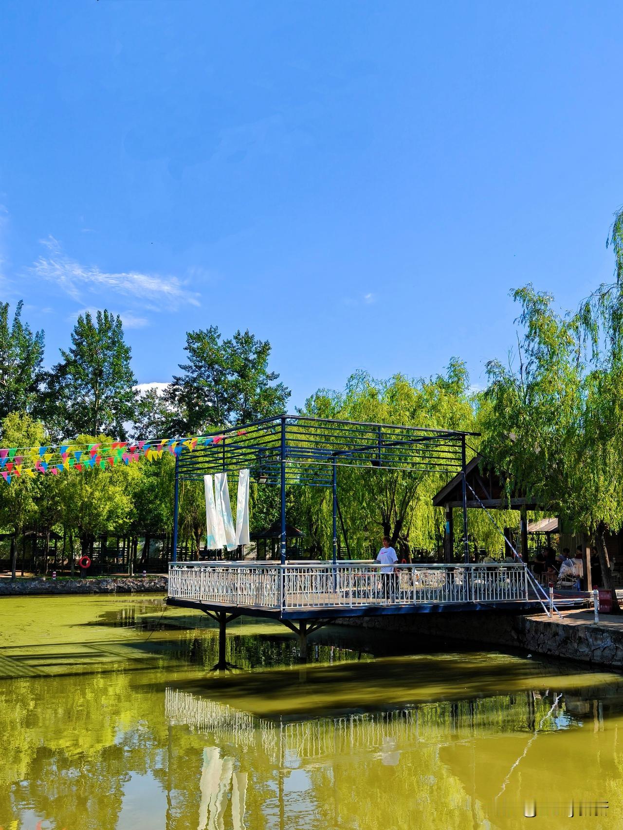 不必远行，不必奔赴山海，城市边缘的杨柳青庄园，以一园青绿、满庭鲜氧，为都市人留存
