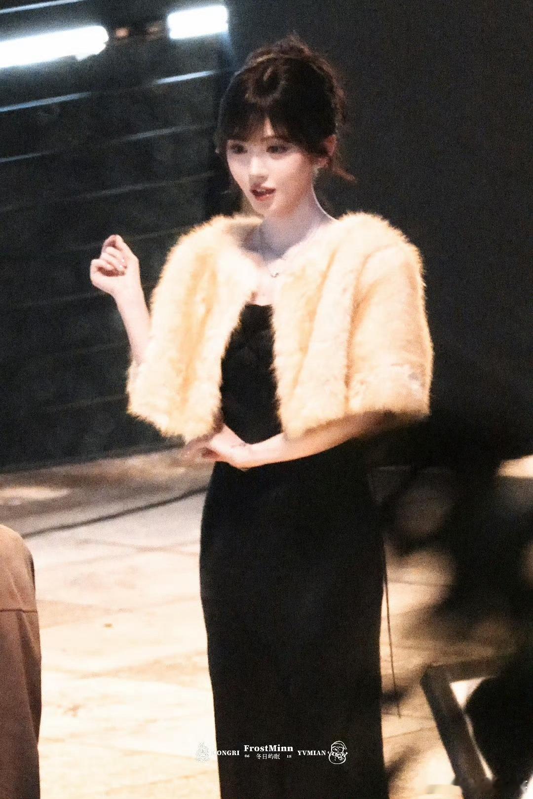 鞠婧祎 jjy鞠婧祎苏绿夏jjy鞠婧祎万花世界“我带着一颗炙热的心爱着千千万万种