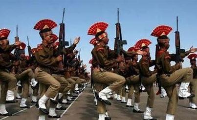 别被表面忽悠！印度打巴基斯坦，根本赢不了。

别看印度平时到处买武器，到处拉关系