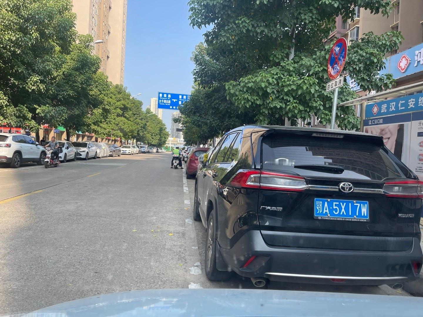 骑个小电驴，出来创收了一拍一贴，100到手  在这附近的要小心了  ​​​