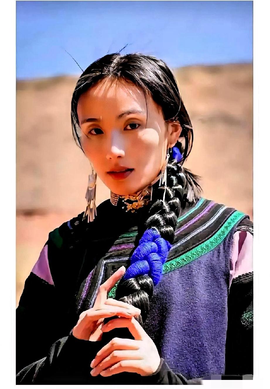 李亚鹏离婚了，不吵不闹，直接砸出一个亿。
女儿归妈妈，每月12万抚养费，不打欠条