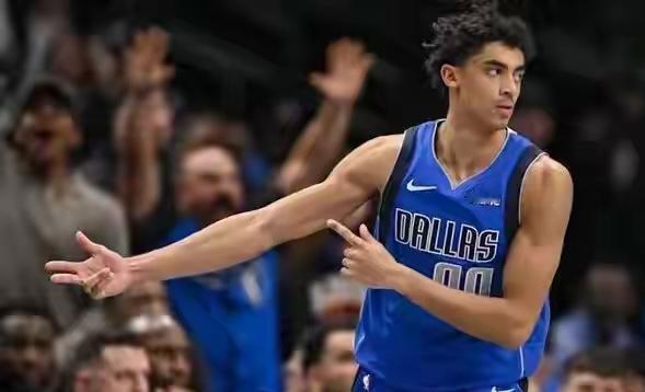 独行侠球迷想念东契奇第一阶段
独行侠迎来了状元弗拉格
独行侠球迷想念东契奇的第二