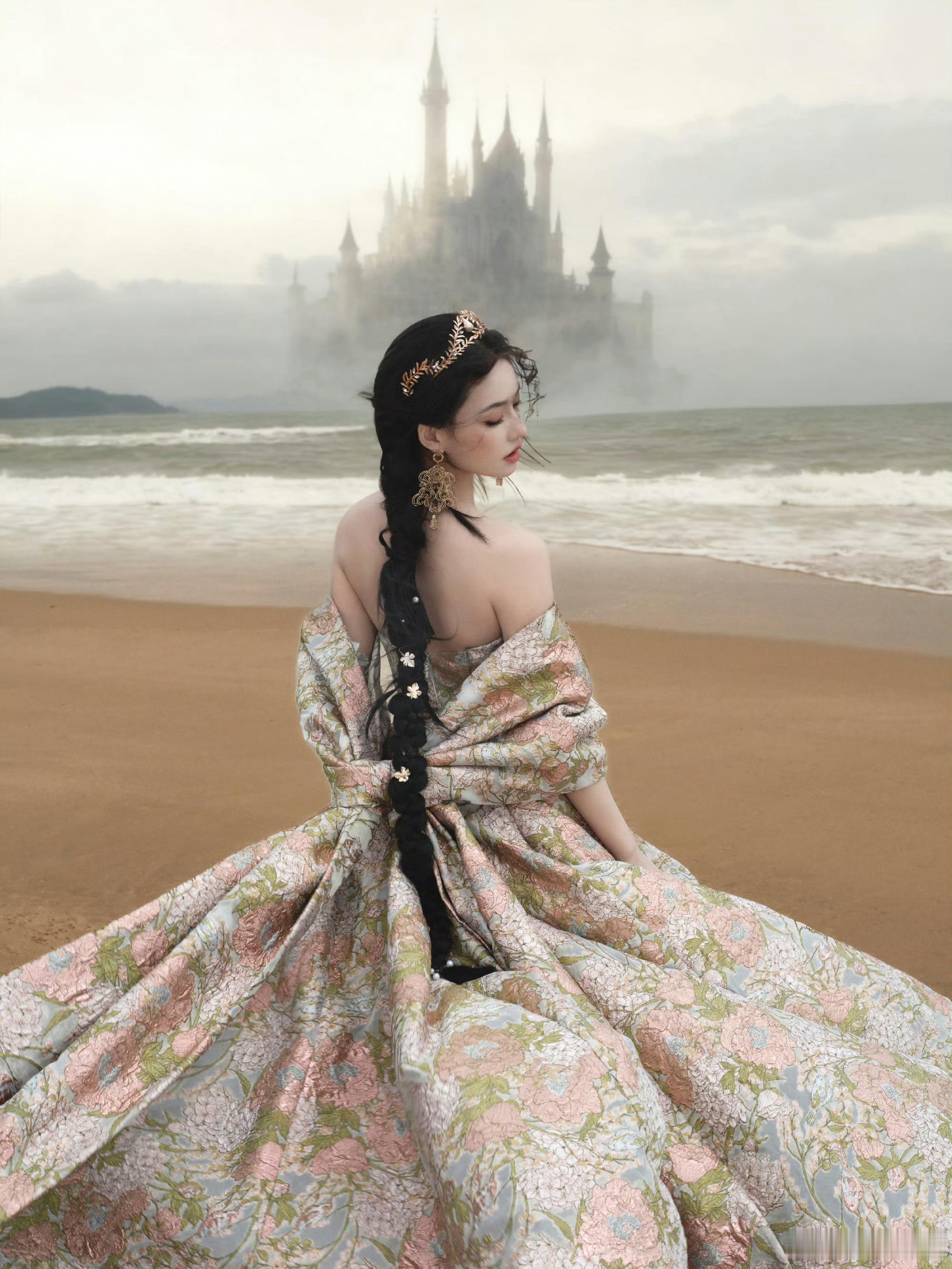 林允公主皇冠 林允ELLE造型美到犯规！公主裙配皇冠复古贵气，宛如古堡女王，脸上