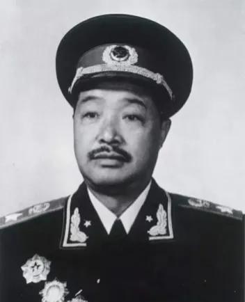 令人难以置信的是，1969年，一位战功显赫的元帅贺龙离世时，连葬礼都没有，而且他