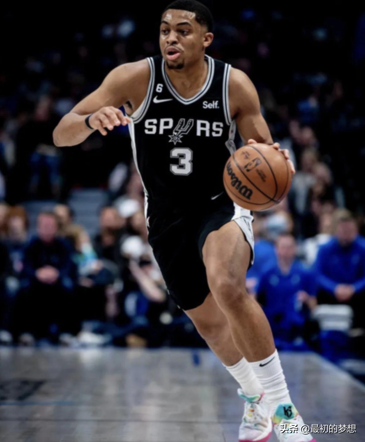 现役NBA十大最强替补！你们心中都是谁？
 
1. 凯尔登·约翰逊（马刺），上届