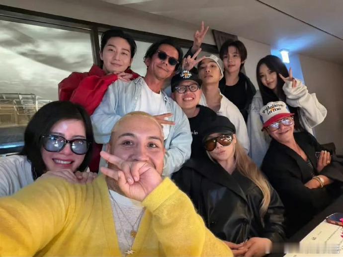 权志龙朴叙俊吉赛尔将太郎合照 权志龙、朴叙俊、吉赛尔、将太郎等合照，好有含金量的