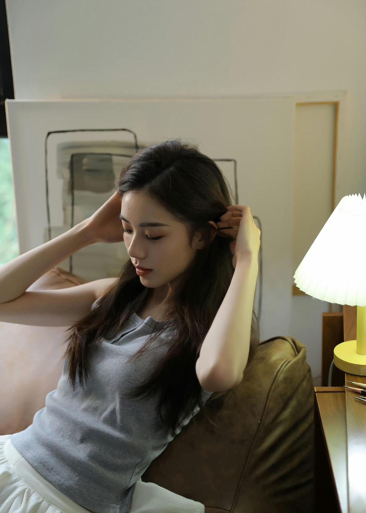 柔美自然纯欲美女高清写真（9.8分）