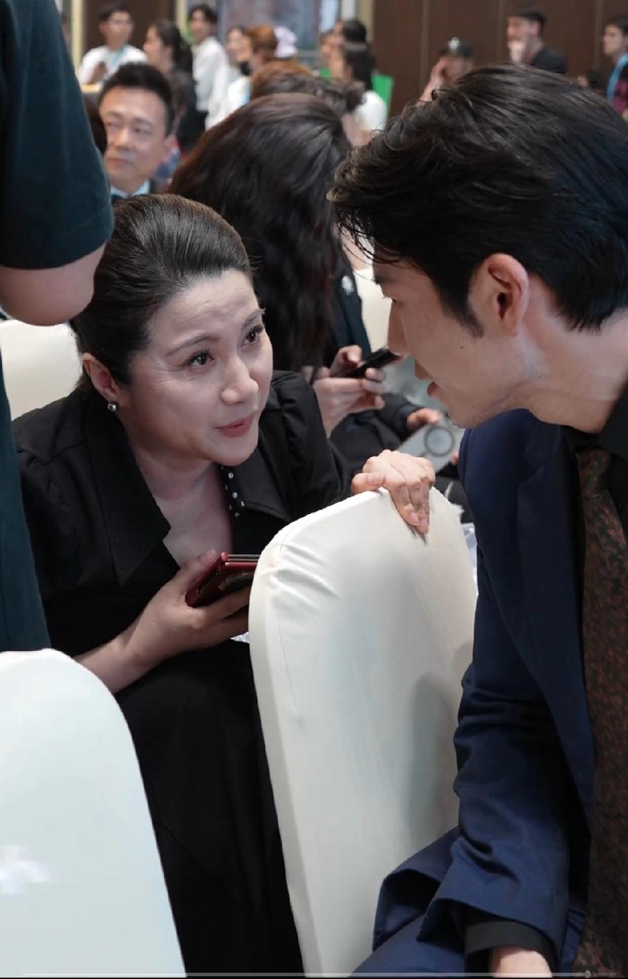 52岁颜丙燕被误认母子：爱情里，年龄从不是答案
  亲密关系的核心从不是年龄数字