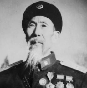 1955年大授衔期间，已经77岁高龄的蒋维平老将军拒绝剪掉陪伴自己多年的长胡须，