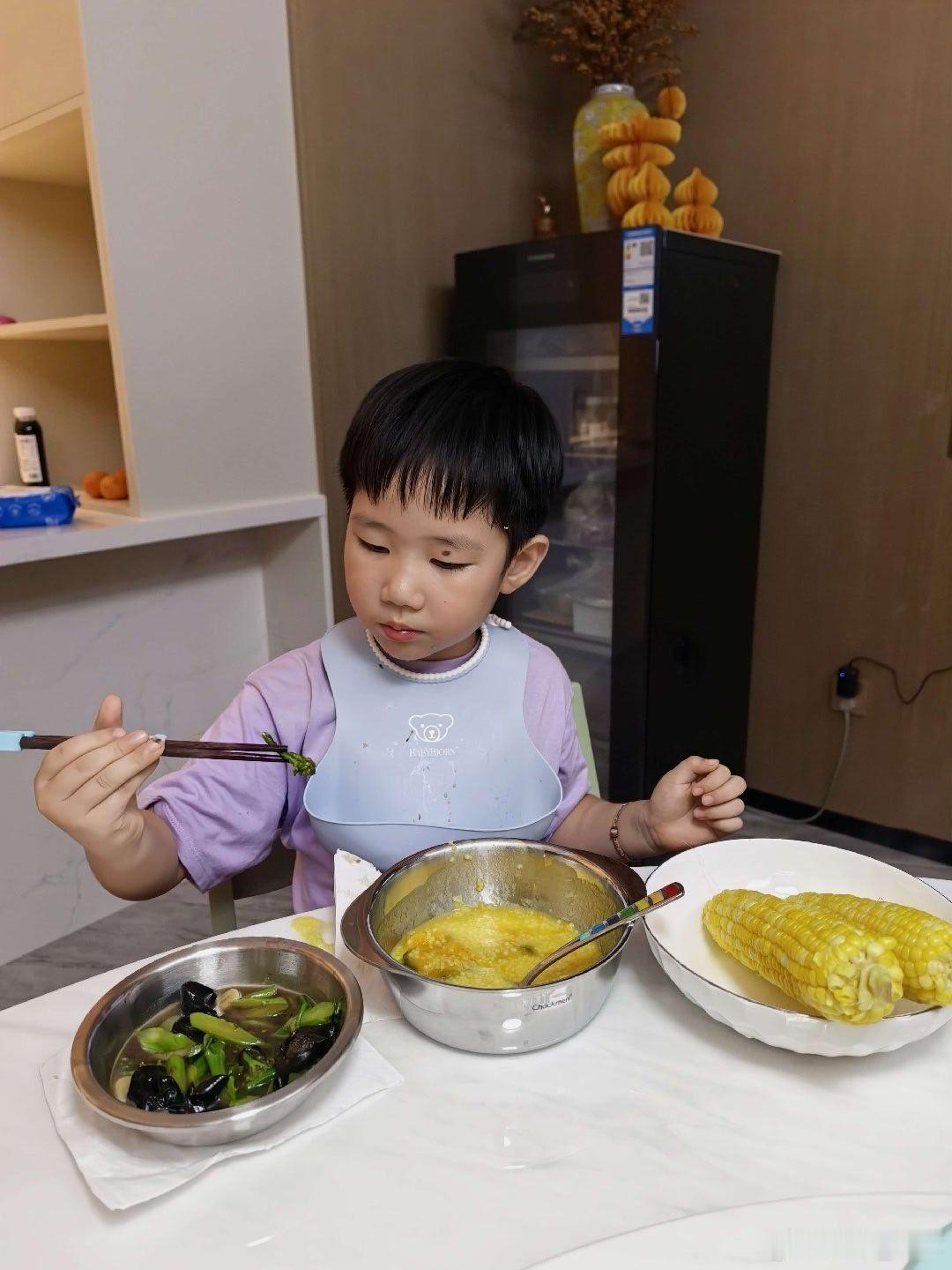 请允许孩子体质差一点临床常常遇见满心焦虑的家长，孩子稍有反复感冒咳嗽，便满心自责