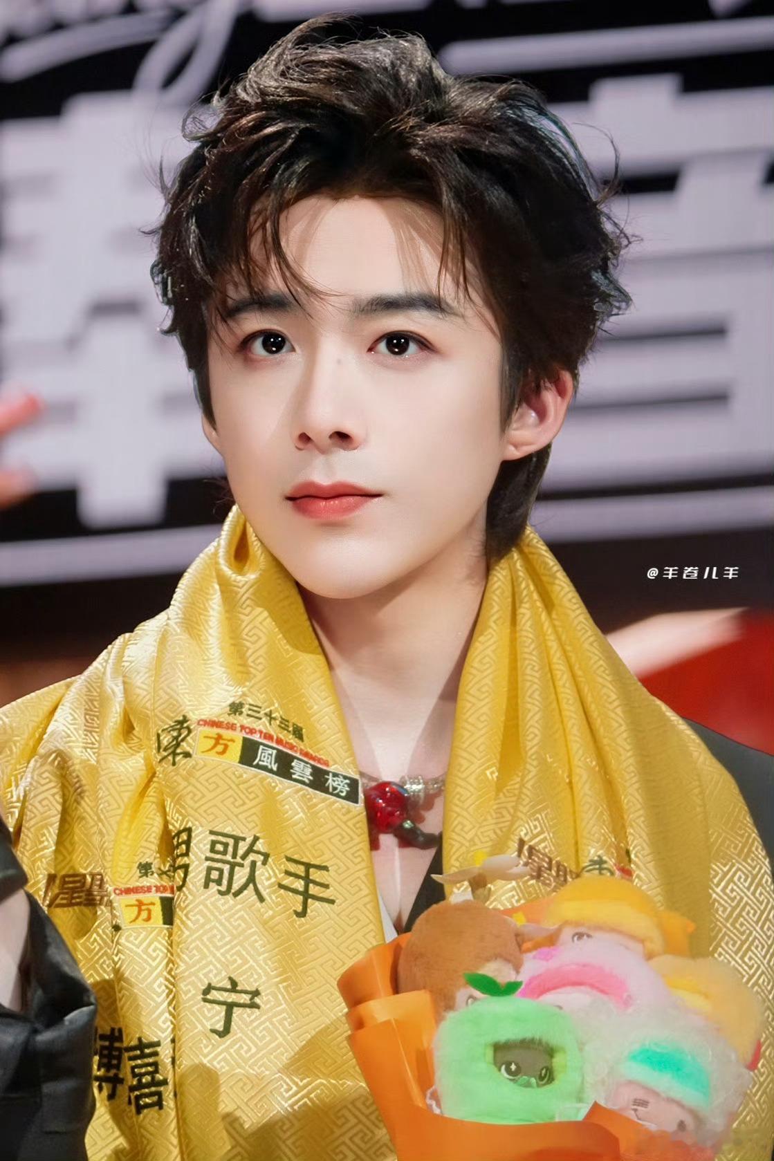 摩登兄弟刘宇宁东方风云榜连拿四奖 喜欢宁哥2934天老大 实至名归！我想 撞地球