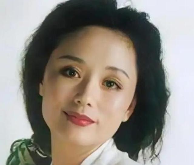 1979年，饰演潘金莲的廖学秋因为拍戏，和老公分别了六个月，她归心似箭，往家赶，