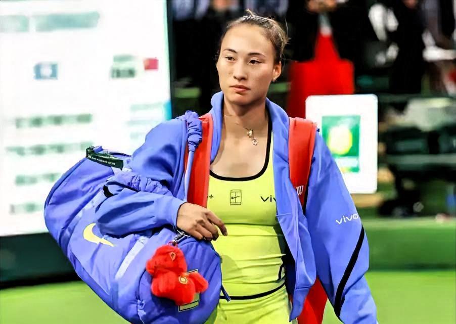 郑钦文估计很难东山再起了！
不是因为她在网球场上不够出色，也不是因为大家不再喜欢