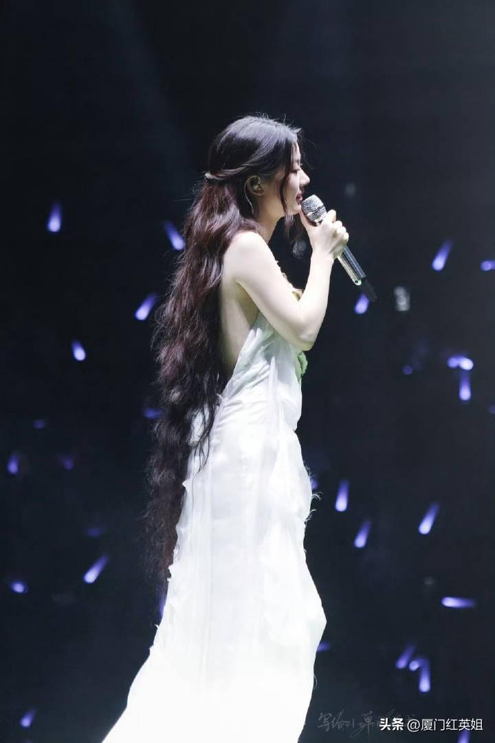 针对李荣浩版权问题的声讨，单依纯速度之快，态度之诚堪称内娱纠错教科书，一晚上连续