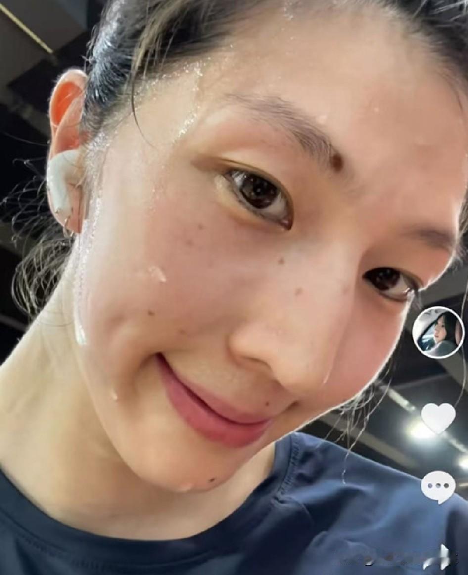 虽然中国女排相对中国男排在世界联赛当中的发挥出色程度要高出不少，但整个球队的排名