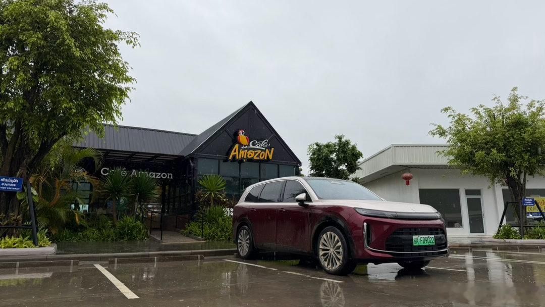 历尽艰辛，终于回到了！老挝基建很很很一般一遇到暴雨就没法走…雨季过来是顶级难度…