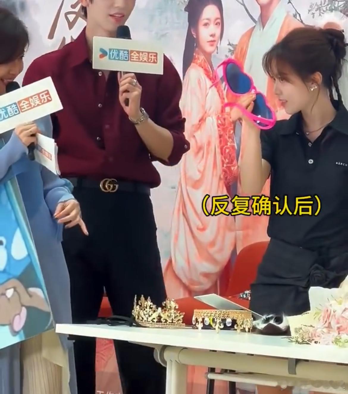 #赵今麦演我照镜子#真是个小机灵鬼用墨镜照镜子，我也干过这种事，这是不放心张凌赫