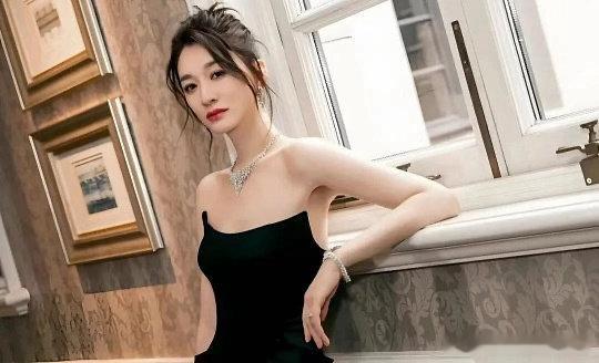 李小冉拒绝万千惠李小冉太敢说了，真诚的婉拒万千惠，坦言自己唱跳薄弱，想找一位队友