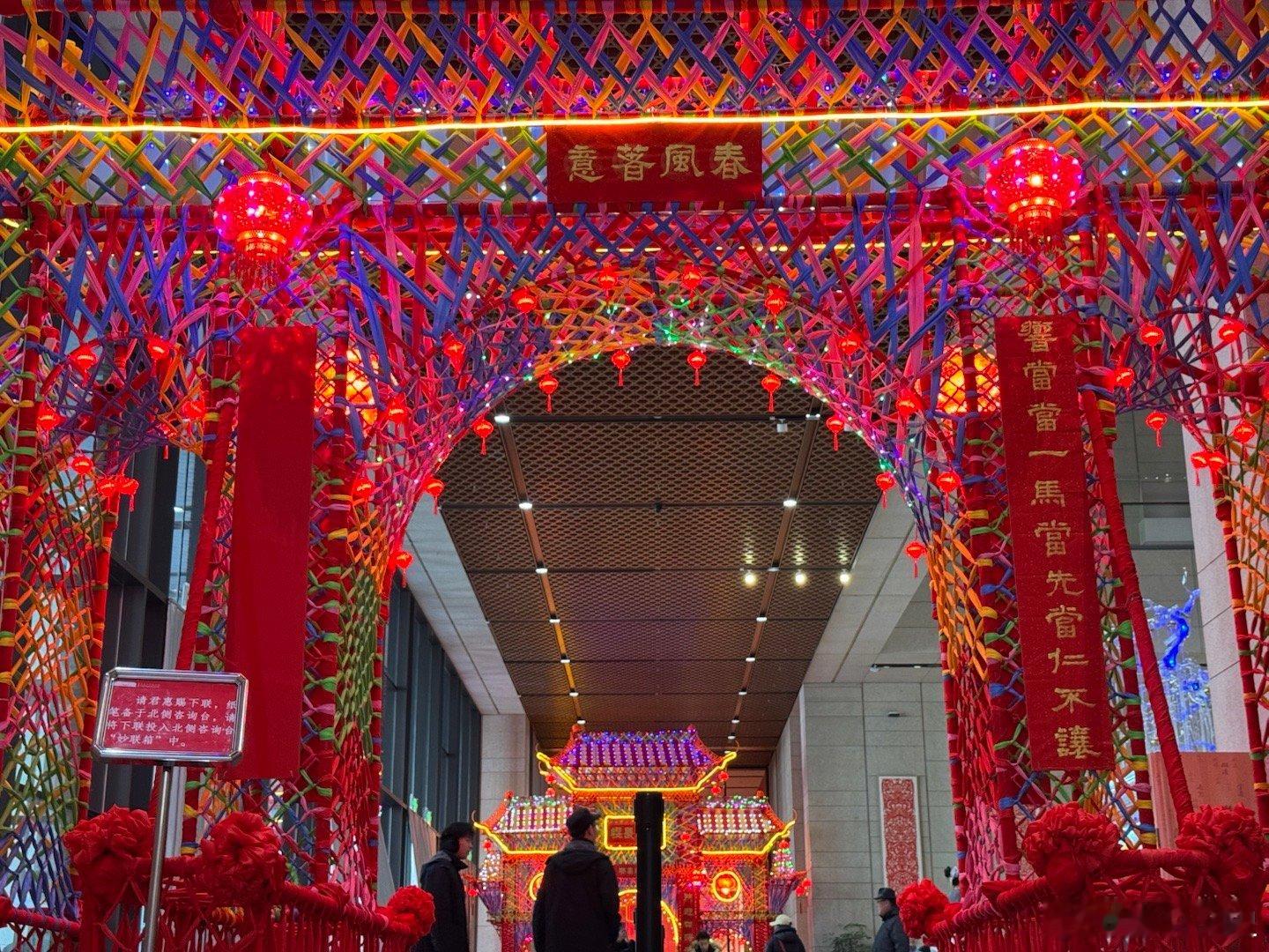 新年扫街计划 来对个对子吧，响当当一马当先当仁不让，我让ai对了个：喜洋洋万马奔