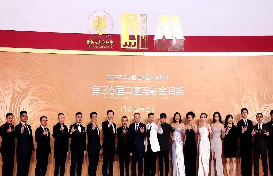 剧组已经不找群演了。
你没看错，不是裁员，不是降薪，是直接不用活人了。花几百块买