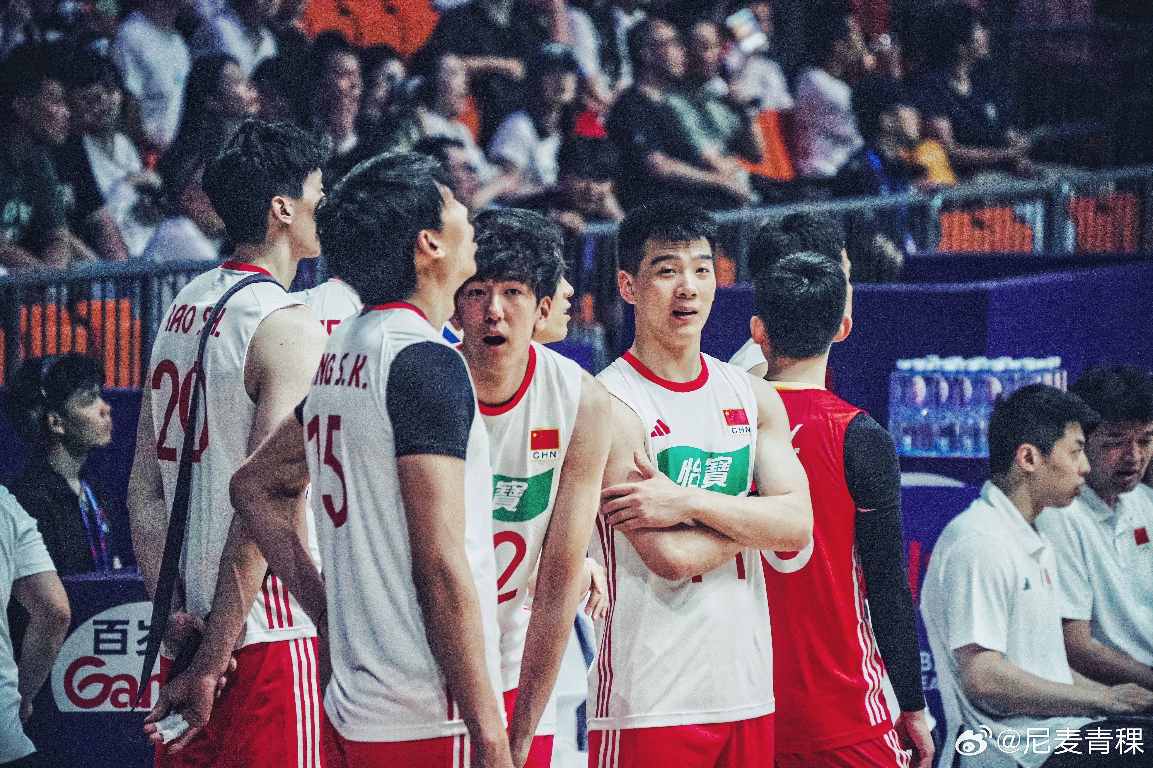 排球不落地 【老图】抬头纹是打小就有了（我在场馆的对头实在糊爆炸了） 