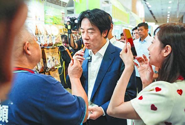 为救选情赖清德当众吃狗粮！
 
2026年7月3日，台北南港展览馆，宠物用品展开