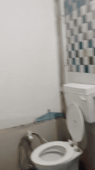 还是印度人尊重女权：直接手机放屋顶拍摄女学生厕所，宿管已经被拘留！印度北方邦戈拉