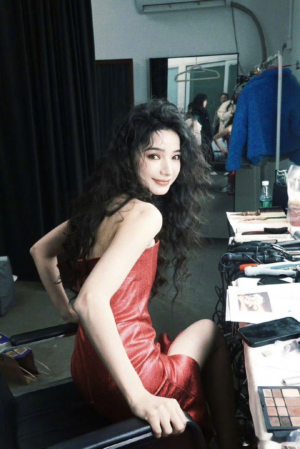 代斯第一个网名是牛奶公主 代斯自曝第一个网名是“牛奶公主”，很有那味儿了！果然是