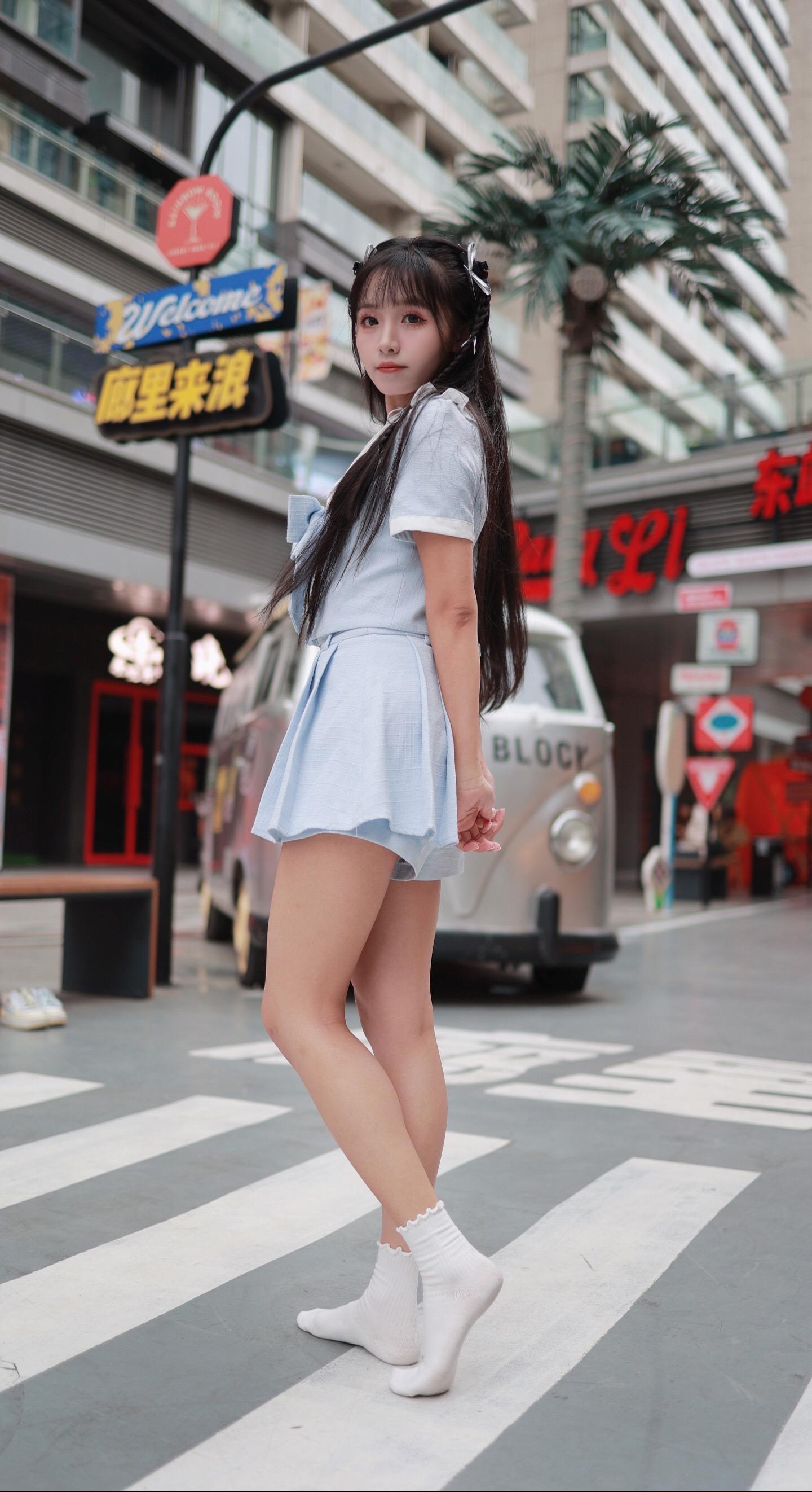 袜子白还是我的脸白？